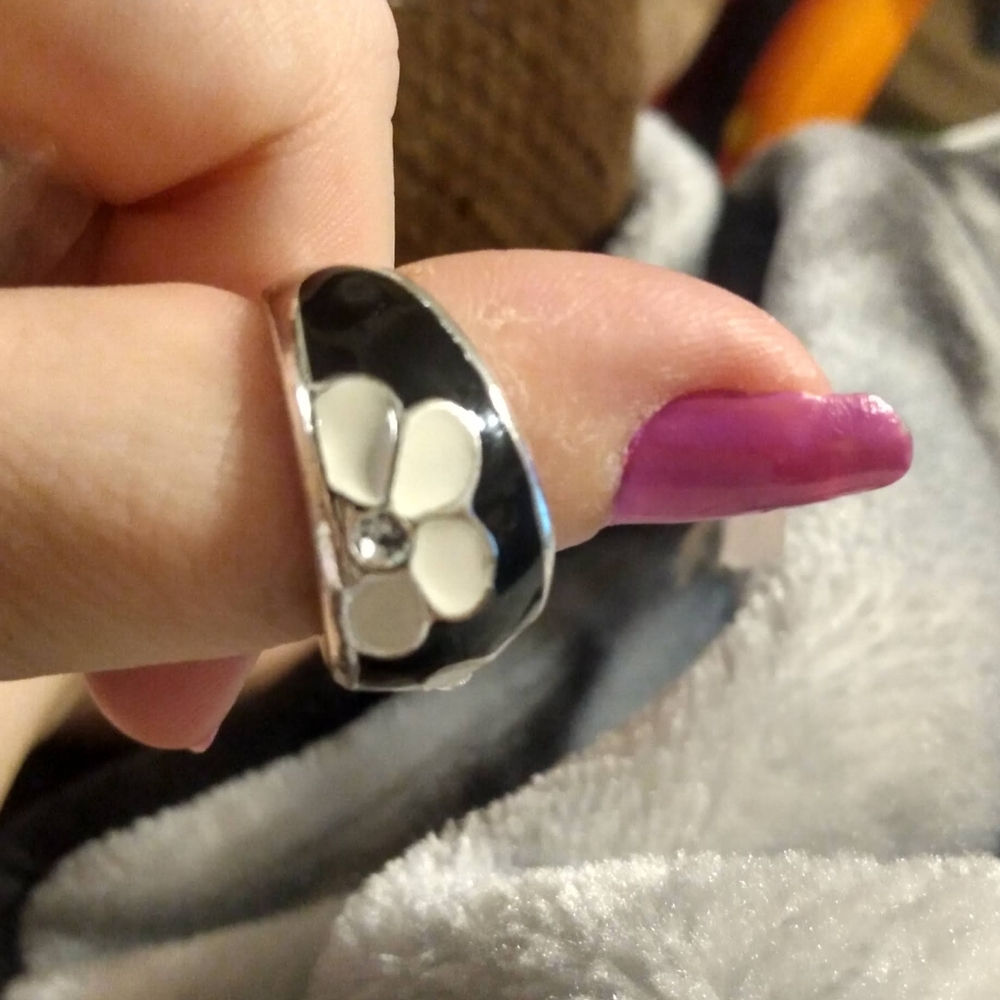Flora Ring size 8 or 9